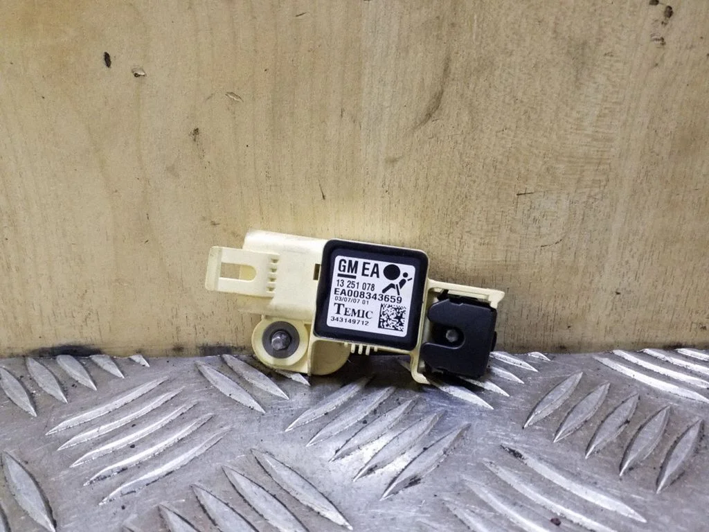 Airbag deployment crash/impact sensor – Opel Astra H (2004-2012)