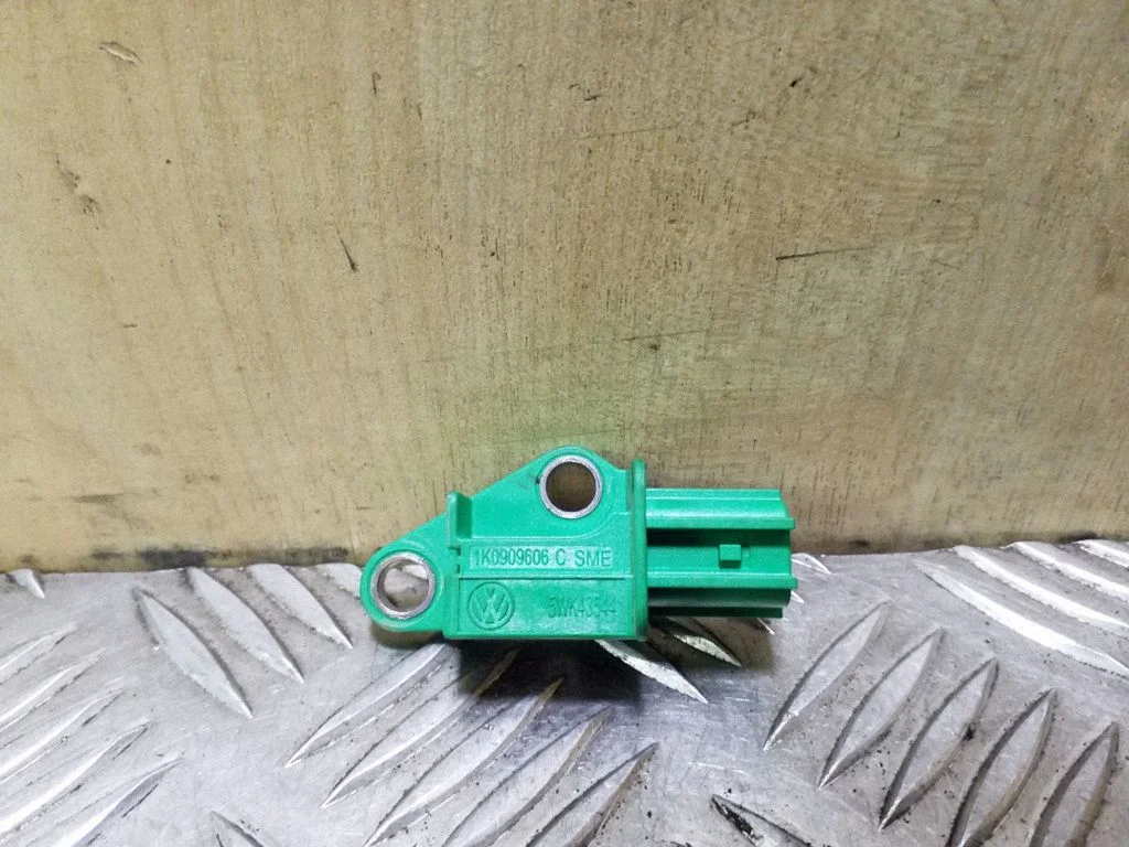 Drošības spilvenu trieciena sensors 1K0909606C