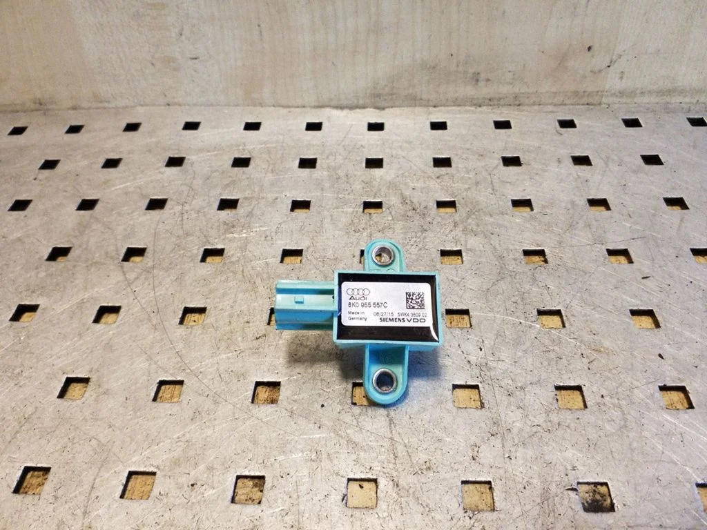 Drošības spilvenu trieciena sensors 8K0955557C