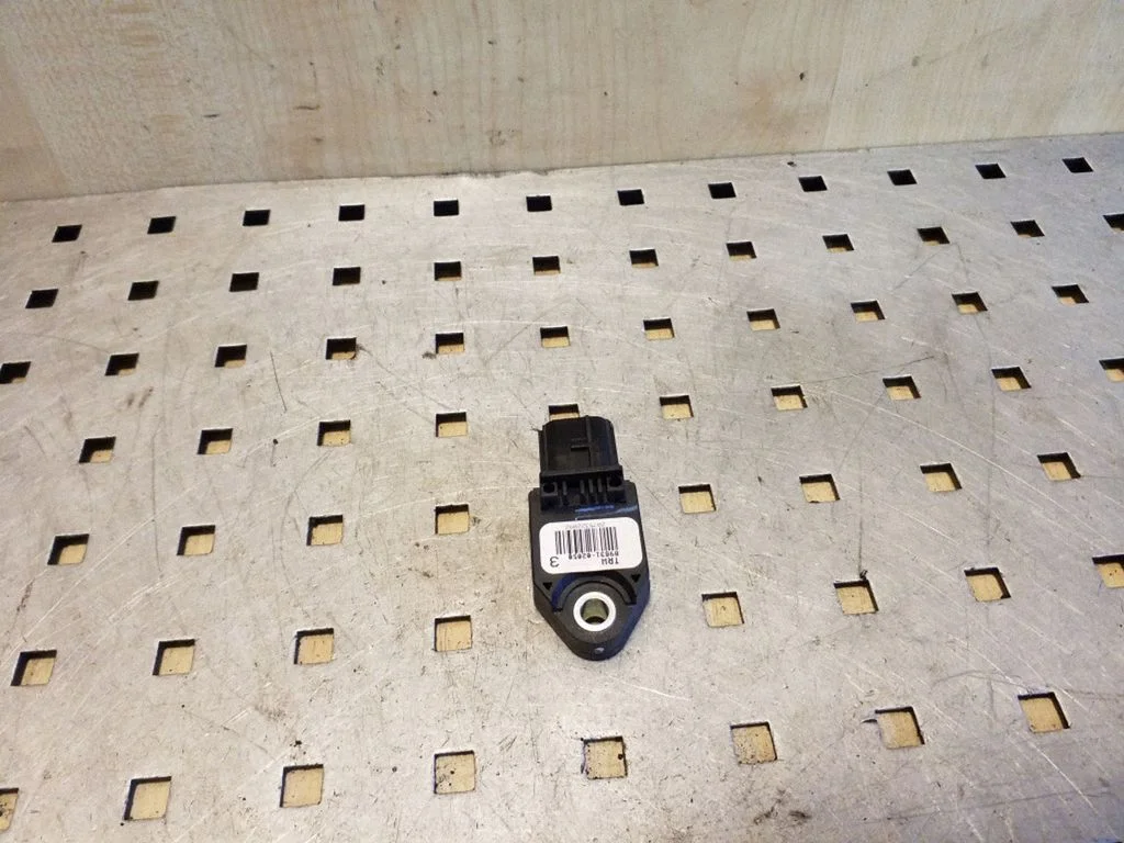Turvapadja löögiandur 8983102050
