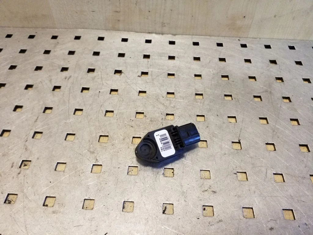 Turvapadja löögiandur 8983102020