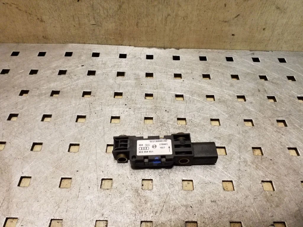 Turvapadja löögiandur 8E0959651