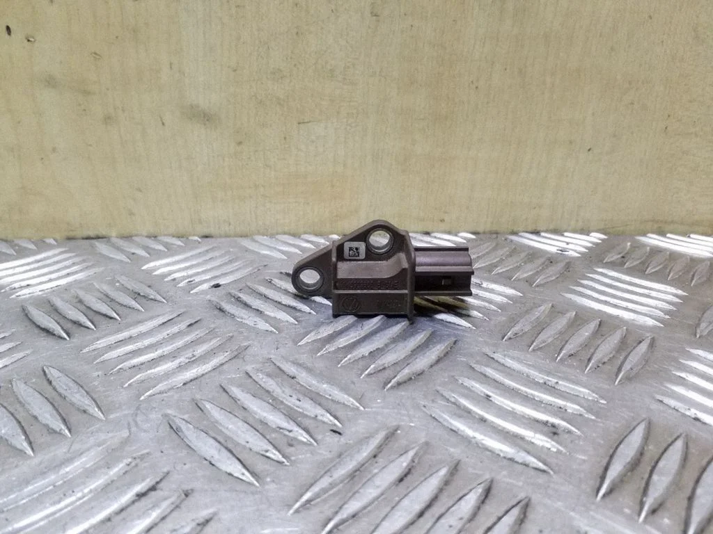 Drošības spilvenu trieciena sensors 1K0909606B