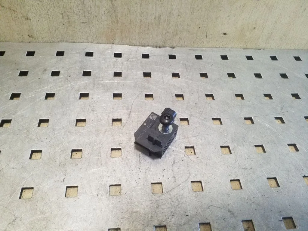 Turvapadja löögiandur 13502577