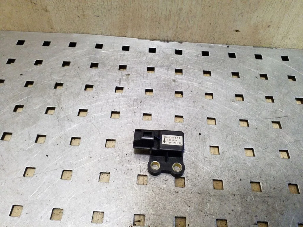 Turvapadja löögiandur MR475078