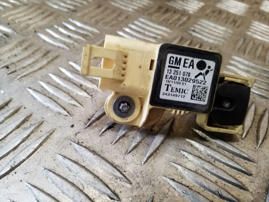 Airbag deployment crash/impact sensor 13251078