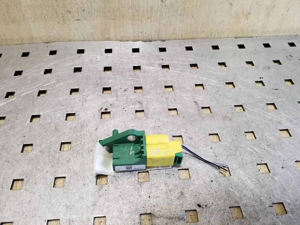 Drošības spilvenu trieciena sensors 3C0909606