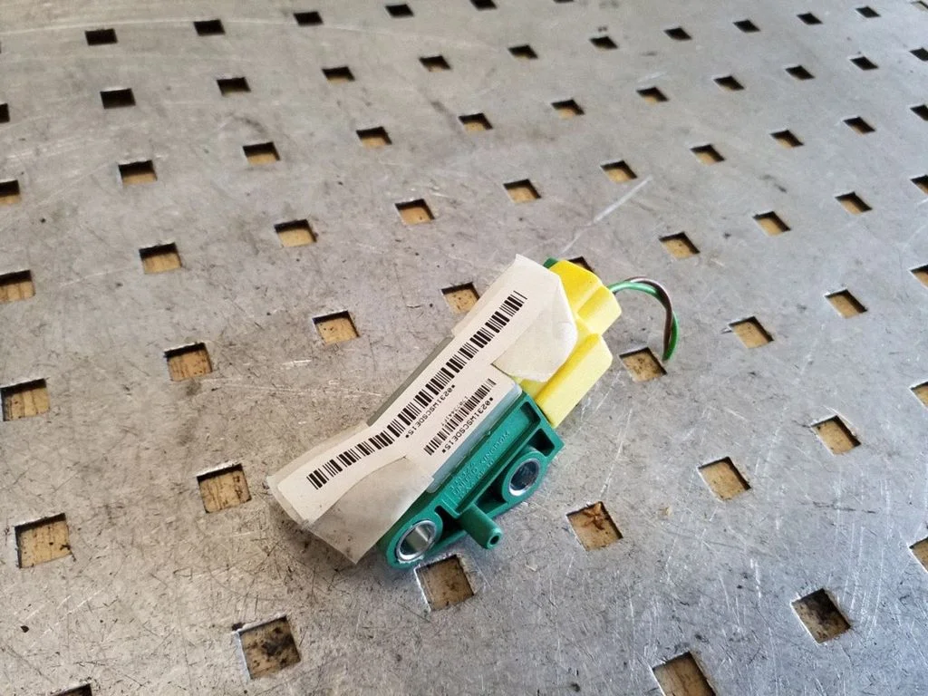 Drošības spilvenu trieciena sensors 3C0909606