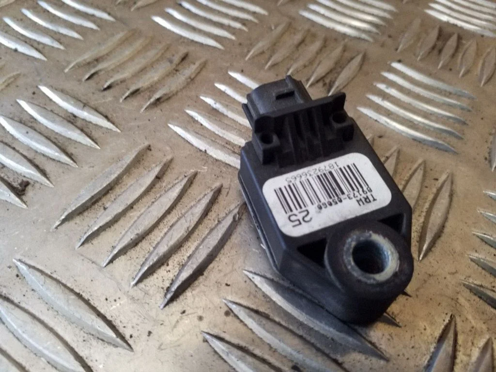 Drošības spilvenu trieciena sensors – Toyota Avensis T270 (2009-2012)