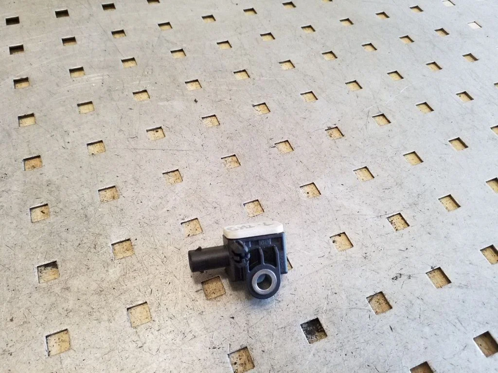 Drošības spilvenu trieciena sensors 4F0959643C