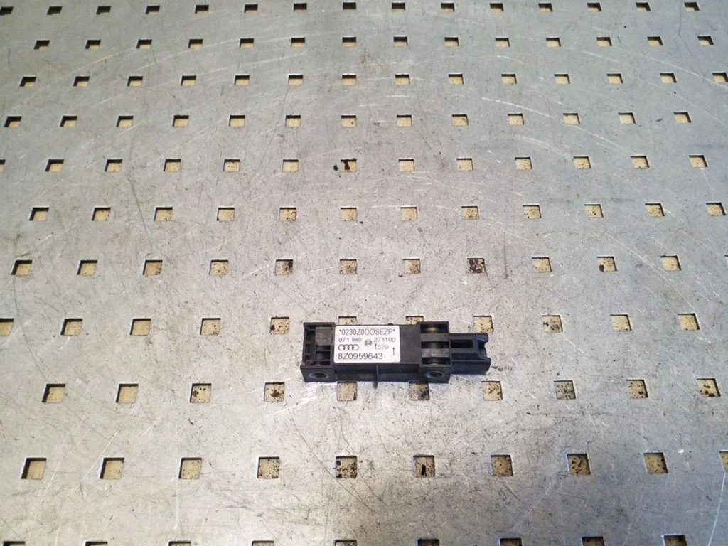 Airbag deployment crash/impact sensor 8Z0959643