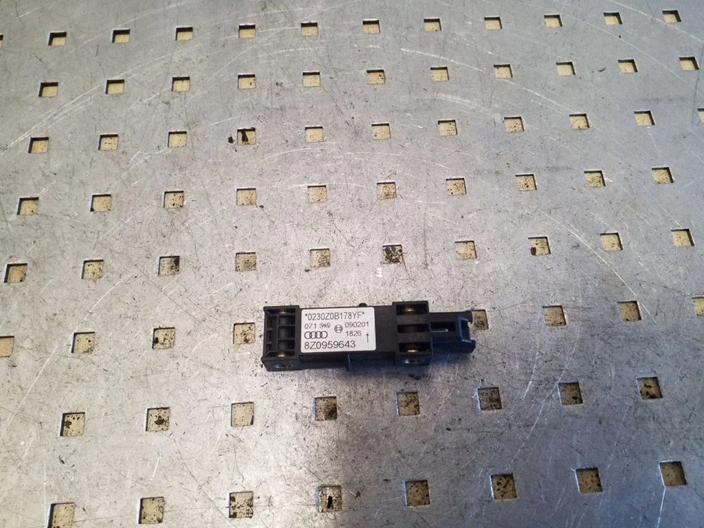 Airbag deployment crash/impact sensor 8Z0959643