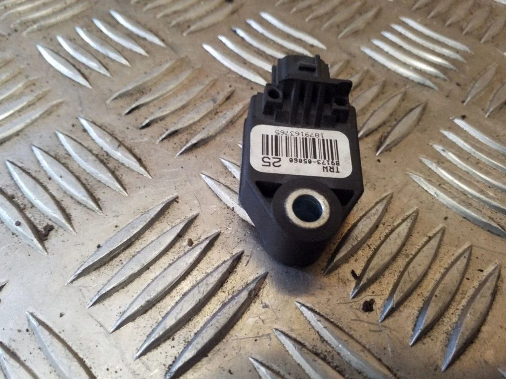 Drošības spilvenu trieciena sensors – Toyota Avensis T270 (2009-2012)
