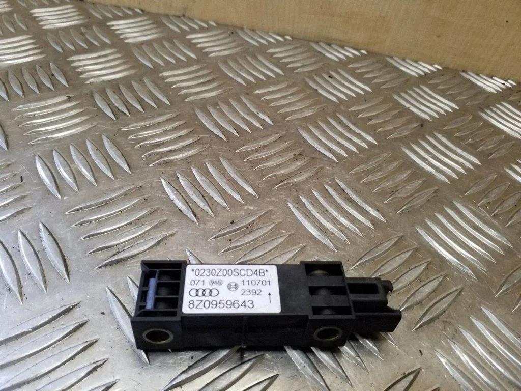 Drošības spilvenu trieciena sensors 8Z0959643