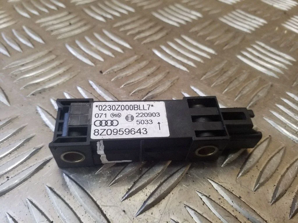 Drošības spilvenu trieciena sensors 8Z0959643