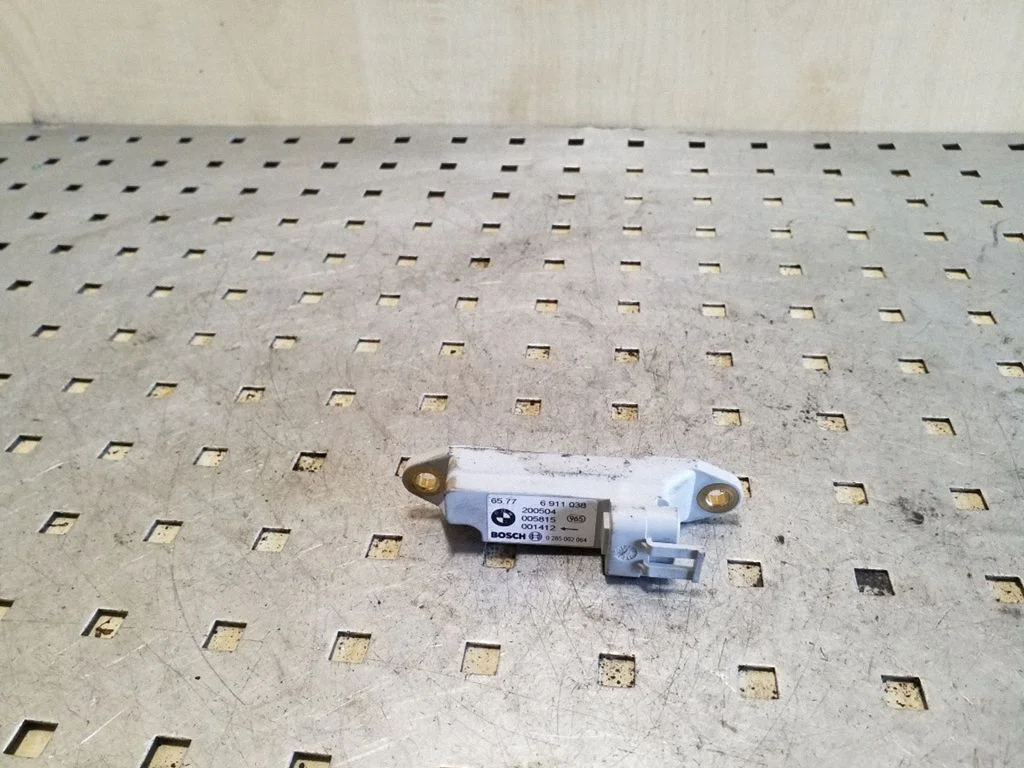Turvapadja löögiandur 6911038