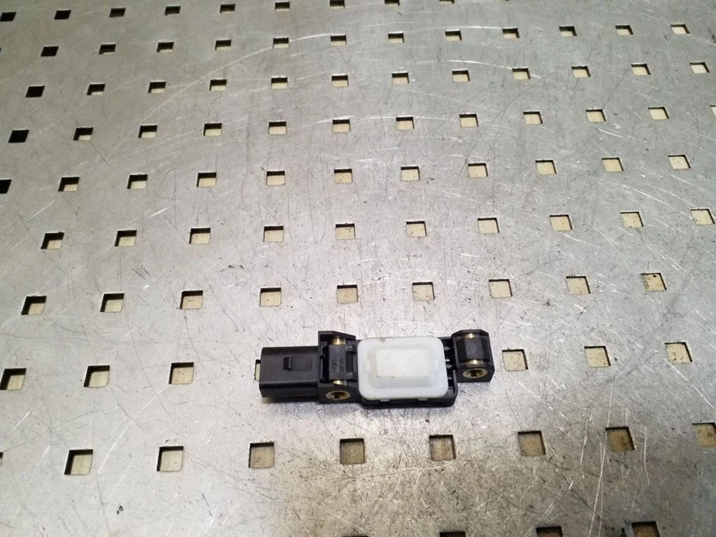 Airbag deployment crash/impact sensor 7L0909606B