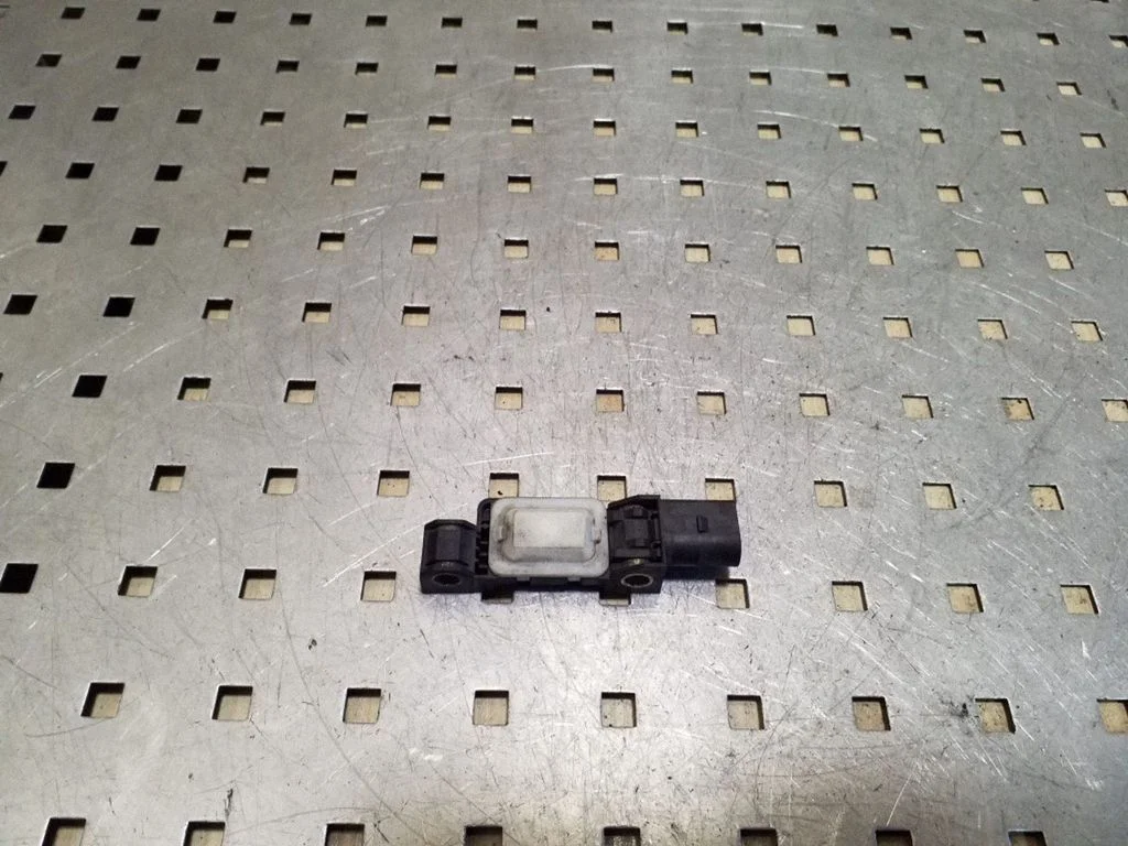 Airbag deployment crash/impact sensor 7L0909606C