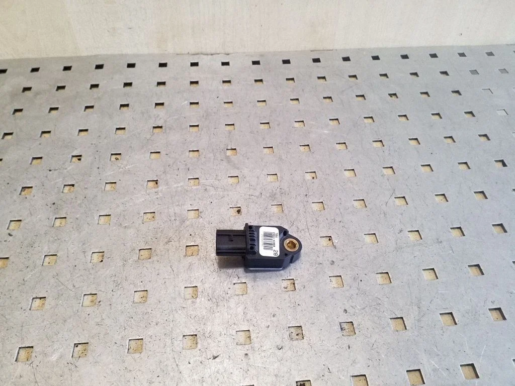 Turvapadja löögiandur 8983102080