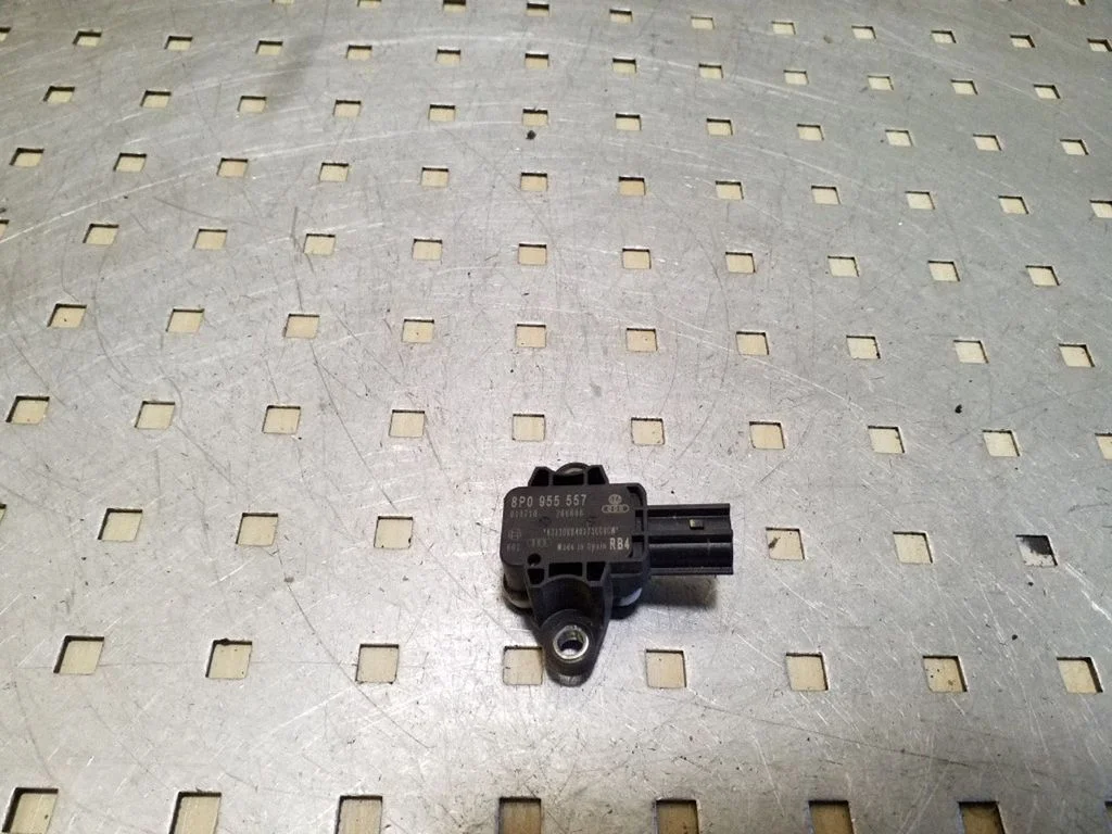 Drošības spilvenu trieciena sensors 8P0955557