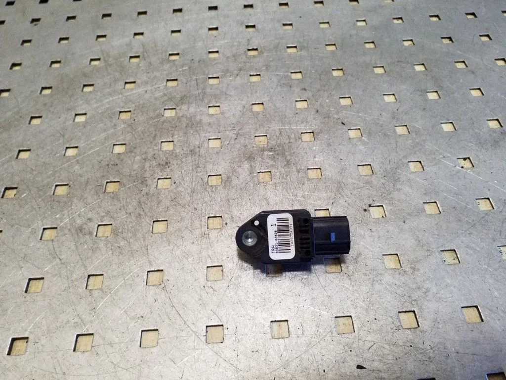 Turvapadja löögiandur 8983102020