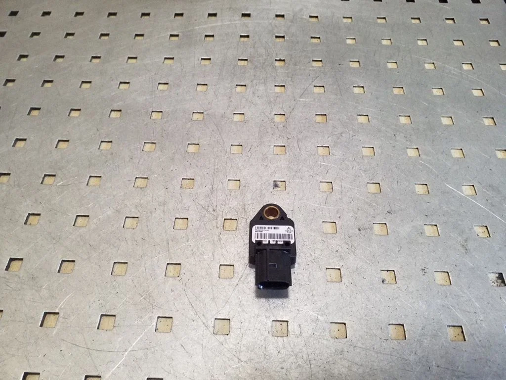 Airbag deployment crash/impact sensor 8651A001