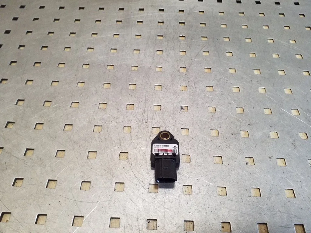 Airbag deployment crash/impact sensor 8651A001
