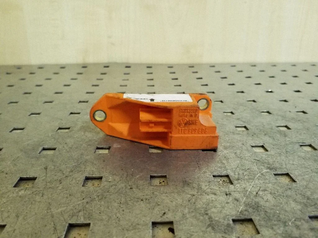 Czujnik zderzeniowy poduszek powietrznych 1T0909606