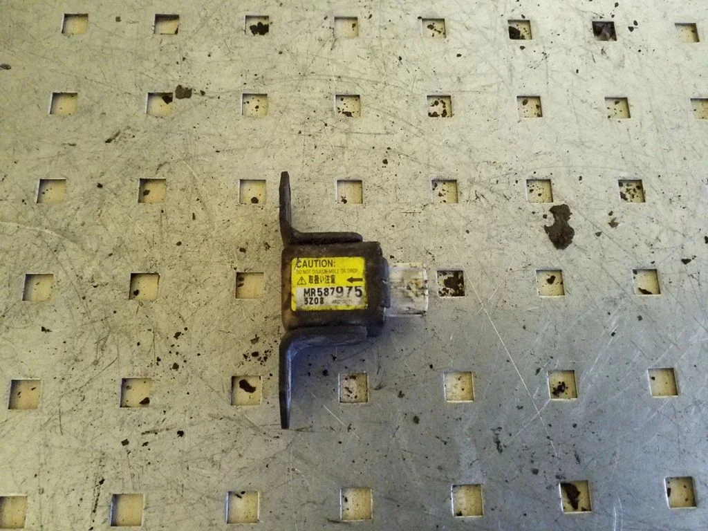 Turvapadja löögiandur MR587975
