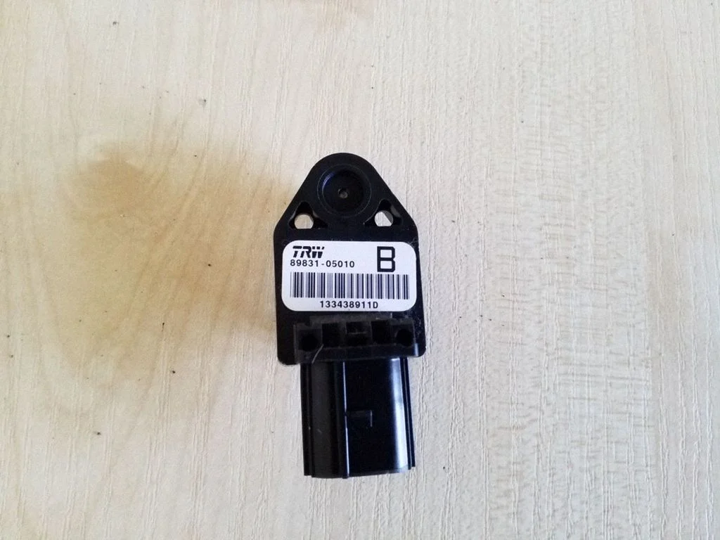 Drošības spilvenu trieciena sensors 8983105010
