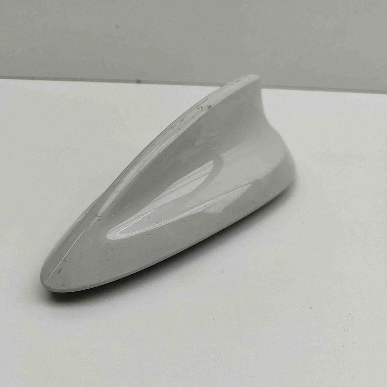 Katuse (GPS-)antenni kate – BMW 3-seeria F30 F35 F31 (2012-2018)