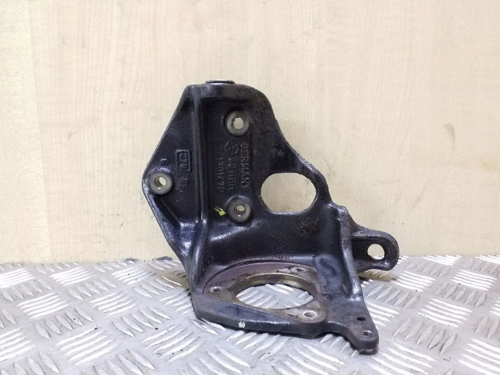 Fuel pump bracket 074130147C
