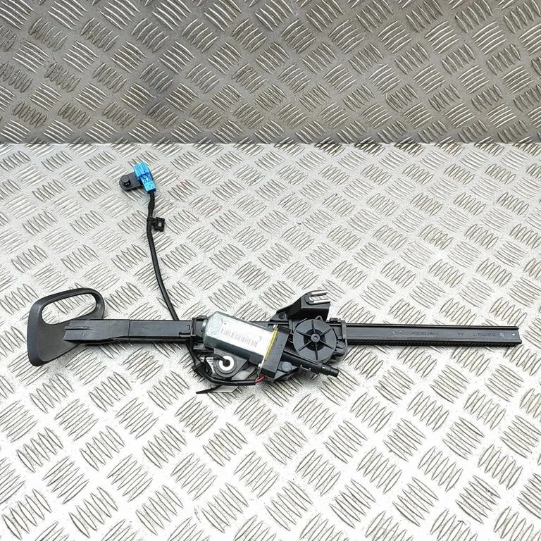 Seat belt adjustment motor – Mercedes-Benz C-Class W205 (2014-2021)