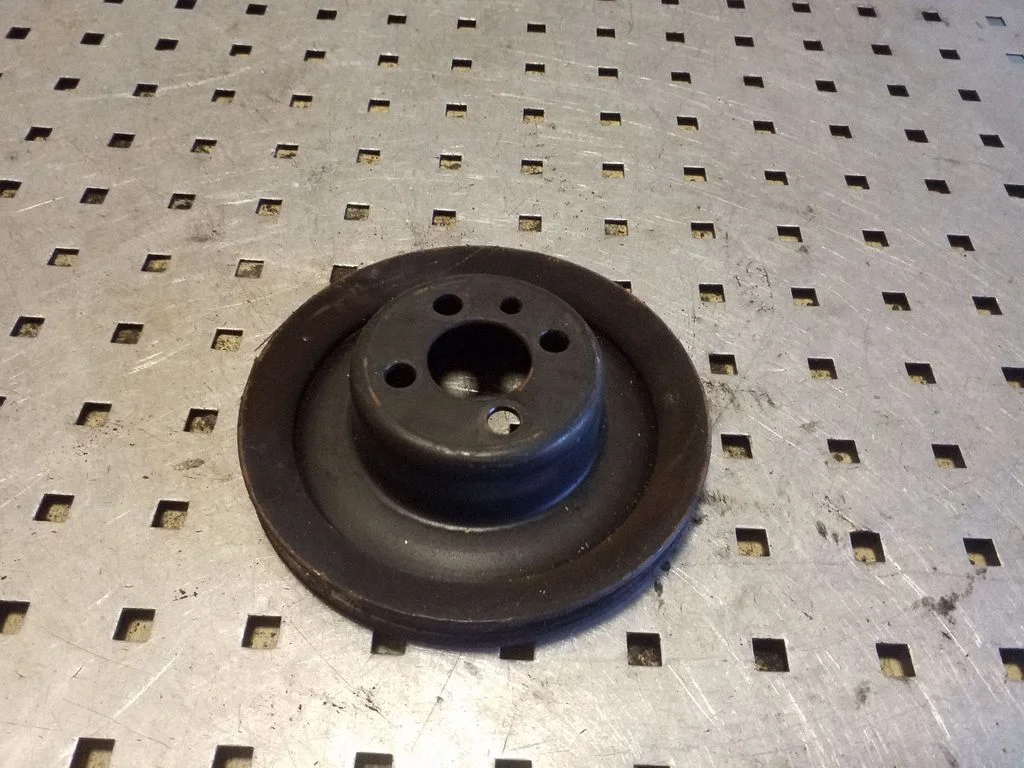 Roolivõimendi pumba rihmaratas 95VW6A312BA