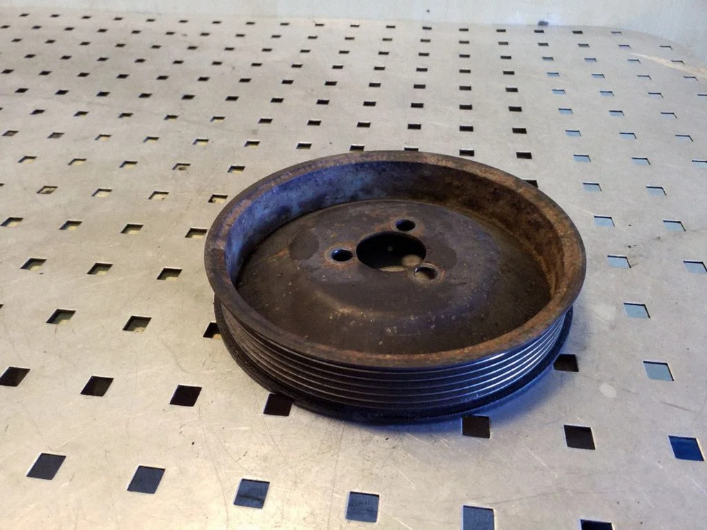 Power steering pump pulley 074121031