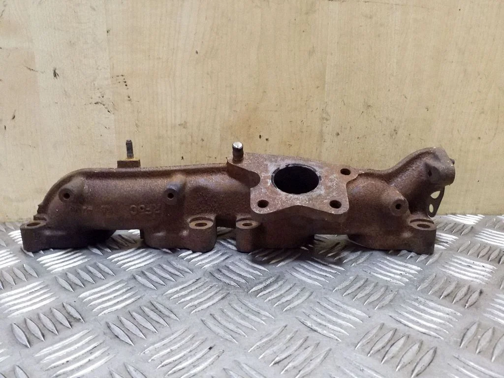 Exhaust manifold RF5CK64703