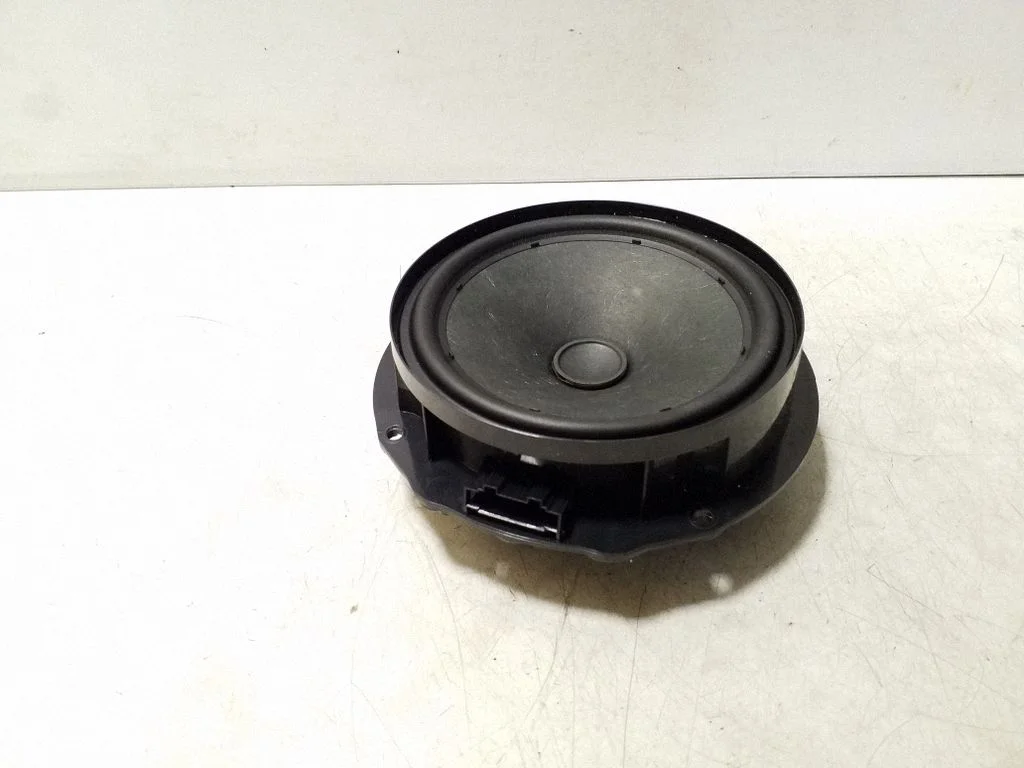 Skaļrunis (-ņi) aizmugurējās durvīs 5H0035710