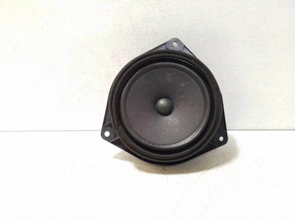 Rear door speaker – Toyota Prius (XW30) (2009-2015)