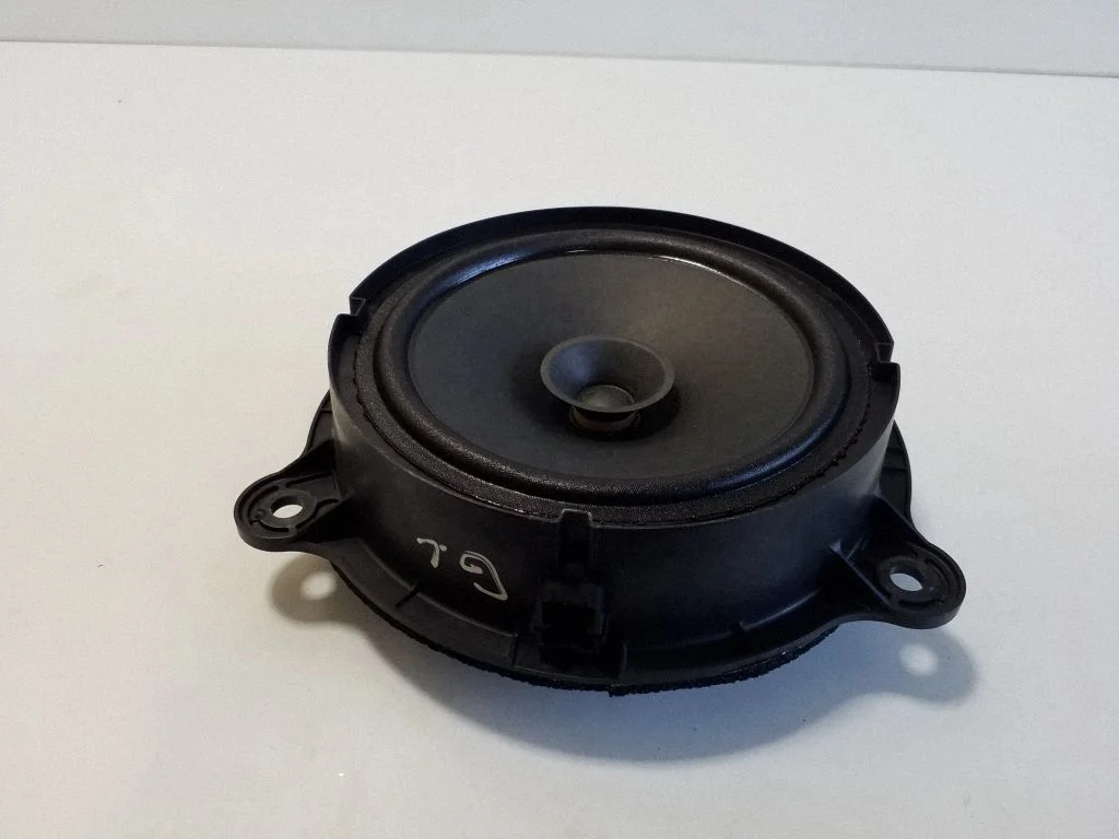 Skaļrunis (-ņi) aizmugurējās durvīs – Nissan Qashqai J12 (2021-)