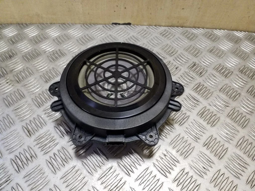 Rear door speaker – Porsche Cayenne (92A) (2010-2017)