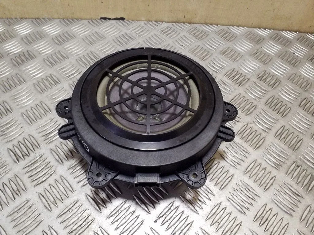 Rear door speaker – Porsche Cayenne (92A) (2010-2017)