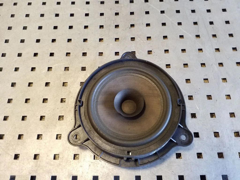 Tagaukse kõlar(id) 28156AV700