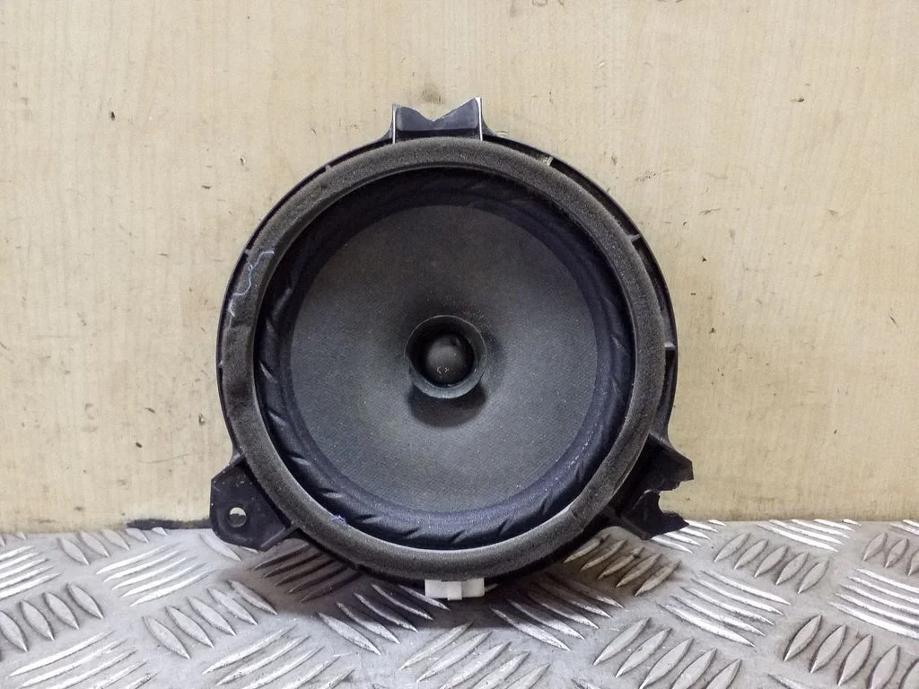 Rear door speaker – Toyota Yaris (2006-2011)