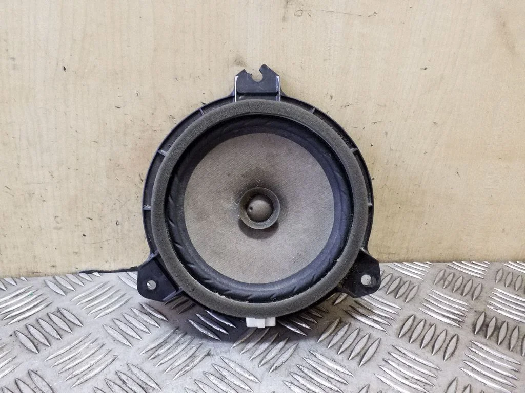 Rear door speaker – Toyota Yaris (2006-2011)