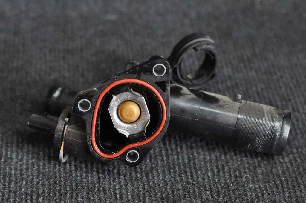 Termostaat 82009543288 – Nissan Juke I F15 (2010-2018)