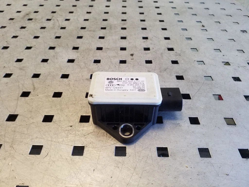 ESP (stabilitātes sistēmas) sensors (paātrinājuma sensors) 8K0907637C