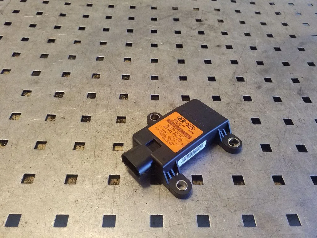 ESP acceleration yaw rate sensor 956903V100