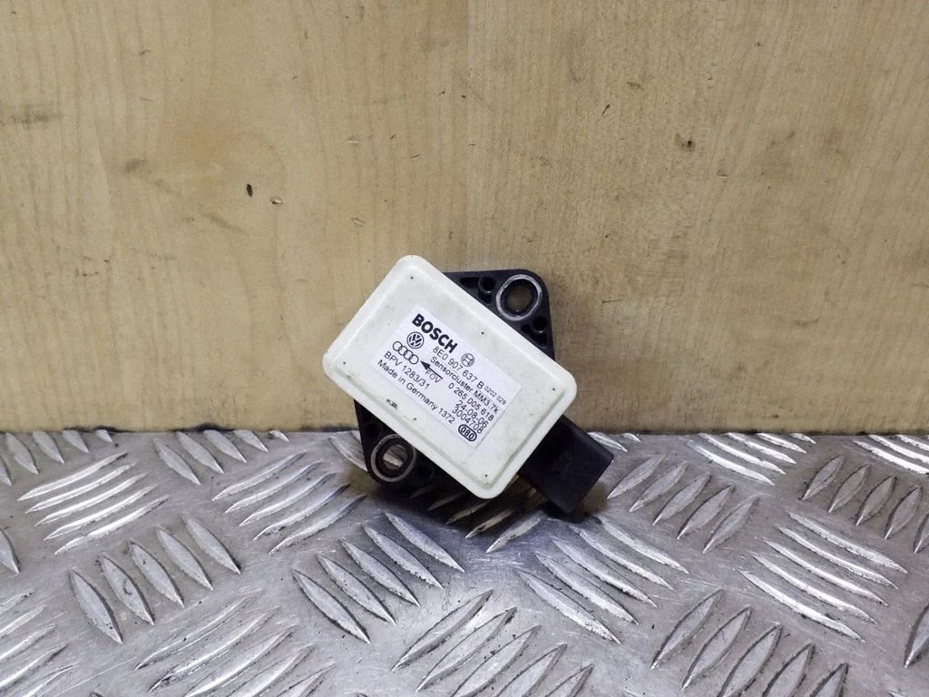 ESP (stabilitātes sistēmas) sensors (paātrinājuma sensors) 8E0907637B