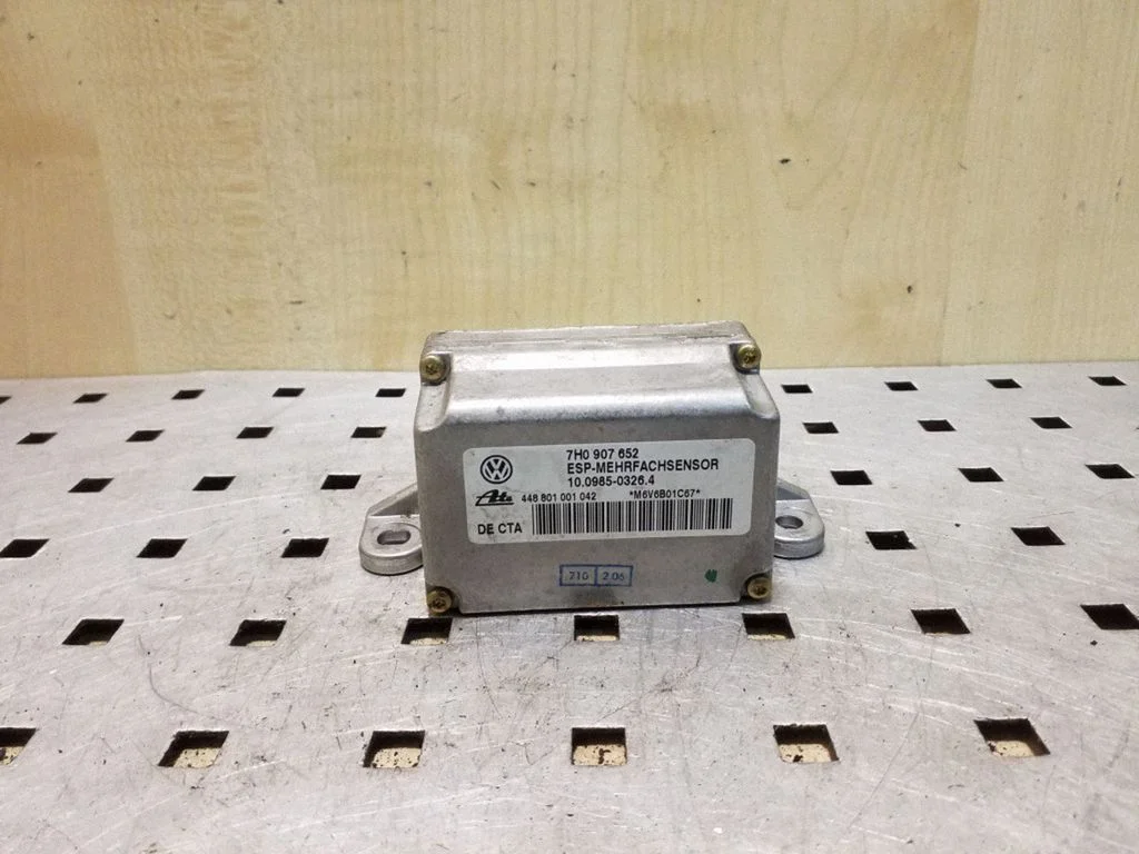 ESP (stabilitātes sistēmas) sensors (paātrinājuma sensors) – Volkswagen Touareg I (2002-2010)