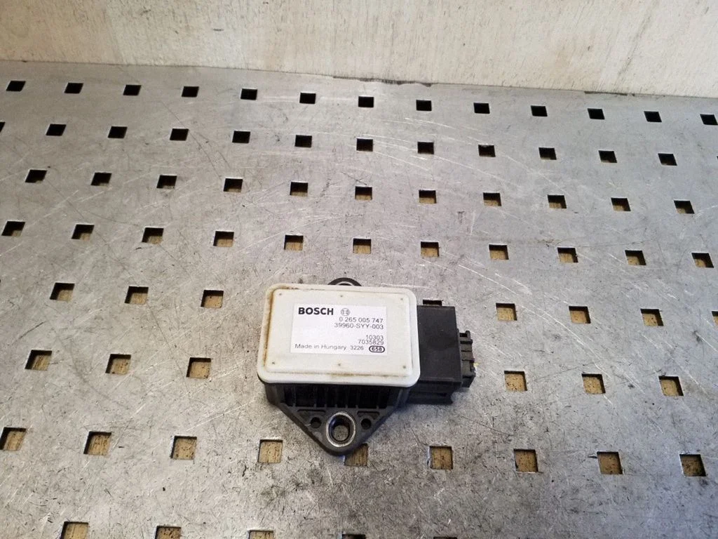 ESP acceleration yaw rate sensor – Honda CR-V (2007-2012)